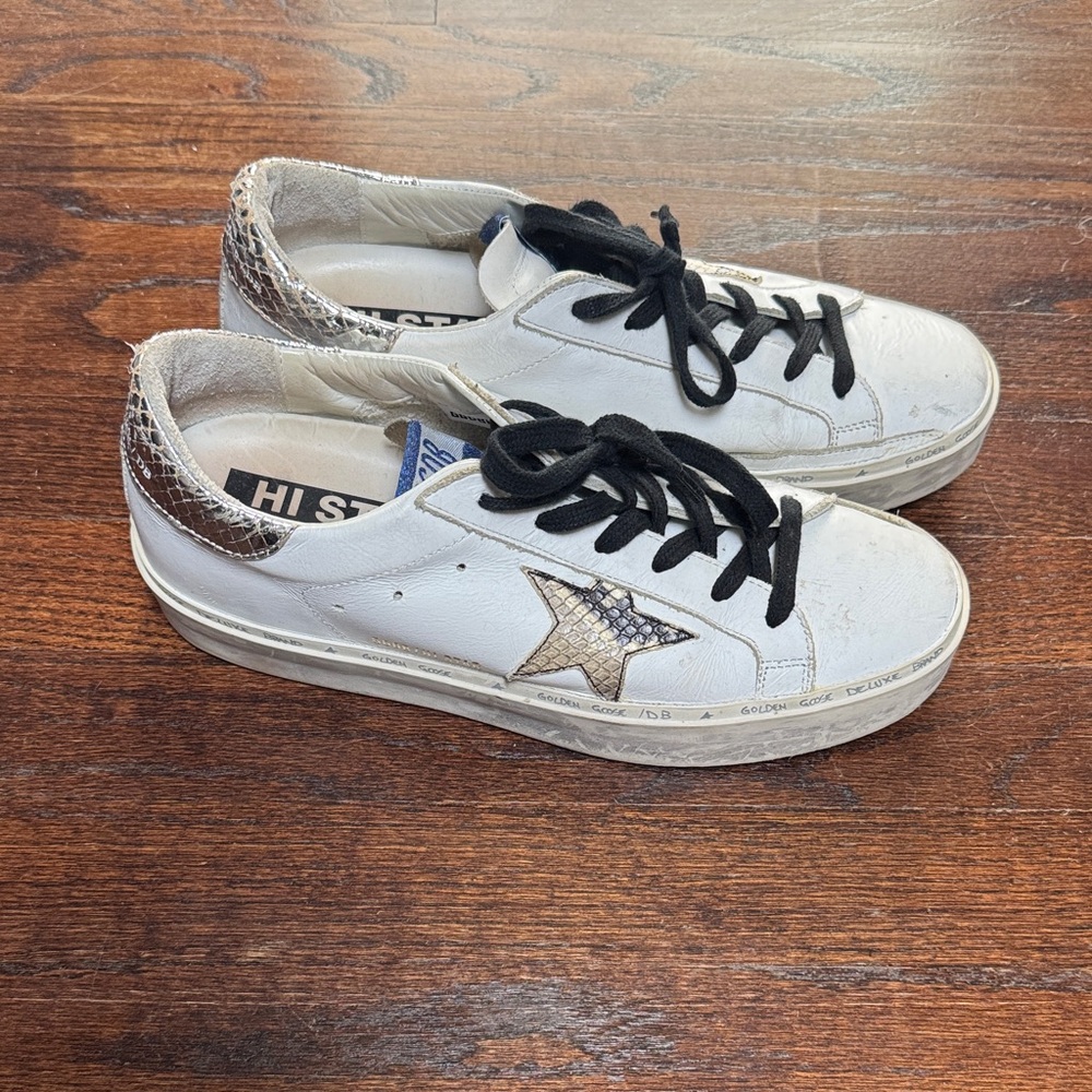 Golden Goose White and Snake Print Sneakers
Size EU40